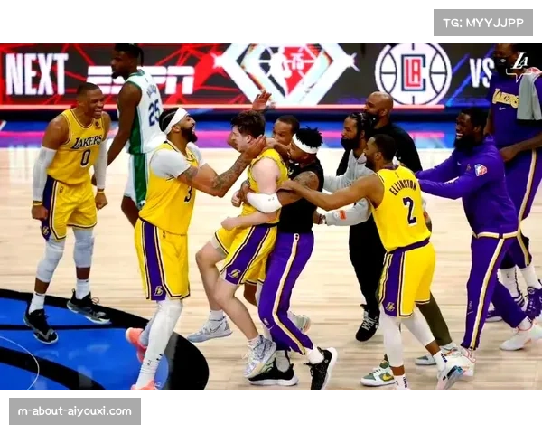 湖人逆转独行侠 里夫斯38分诠释空间纪律重要性